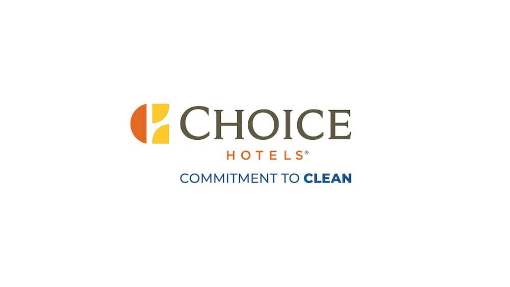 Clarion Inn & Suites Dfw North Irving Exterior photo