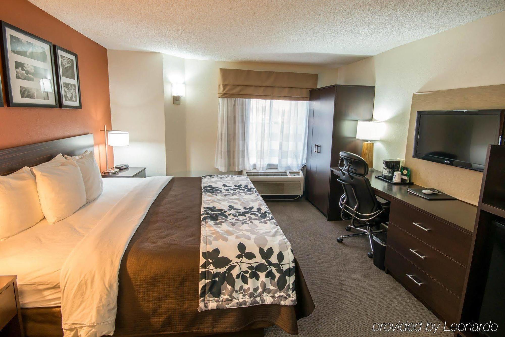 Clarion Inn & Suites Dfw North Irving Exterior photo