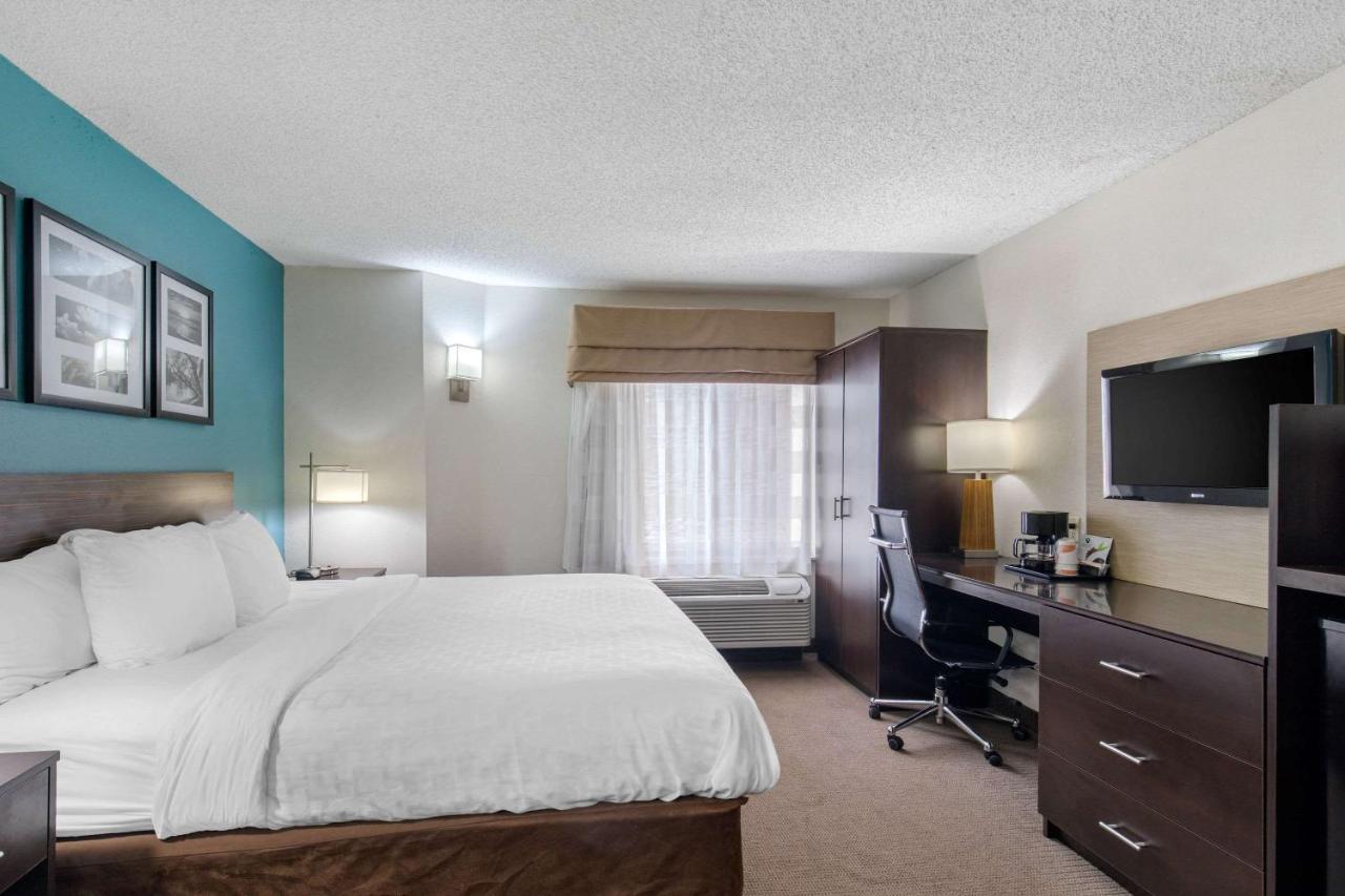 Clarion Inn & Suites Dfw North Irving Exterior photo